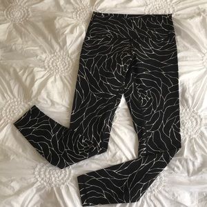 Black and White Lululemon Leggings